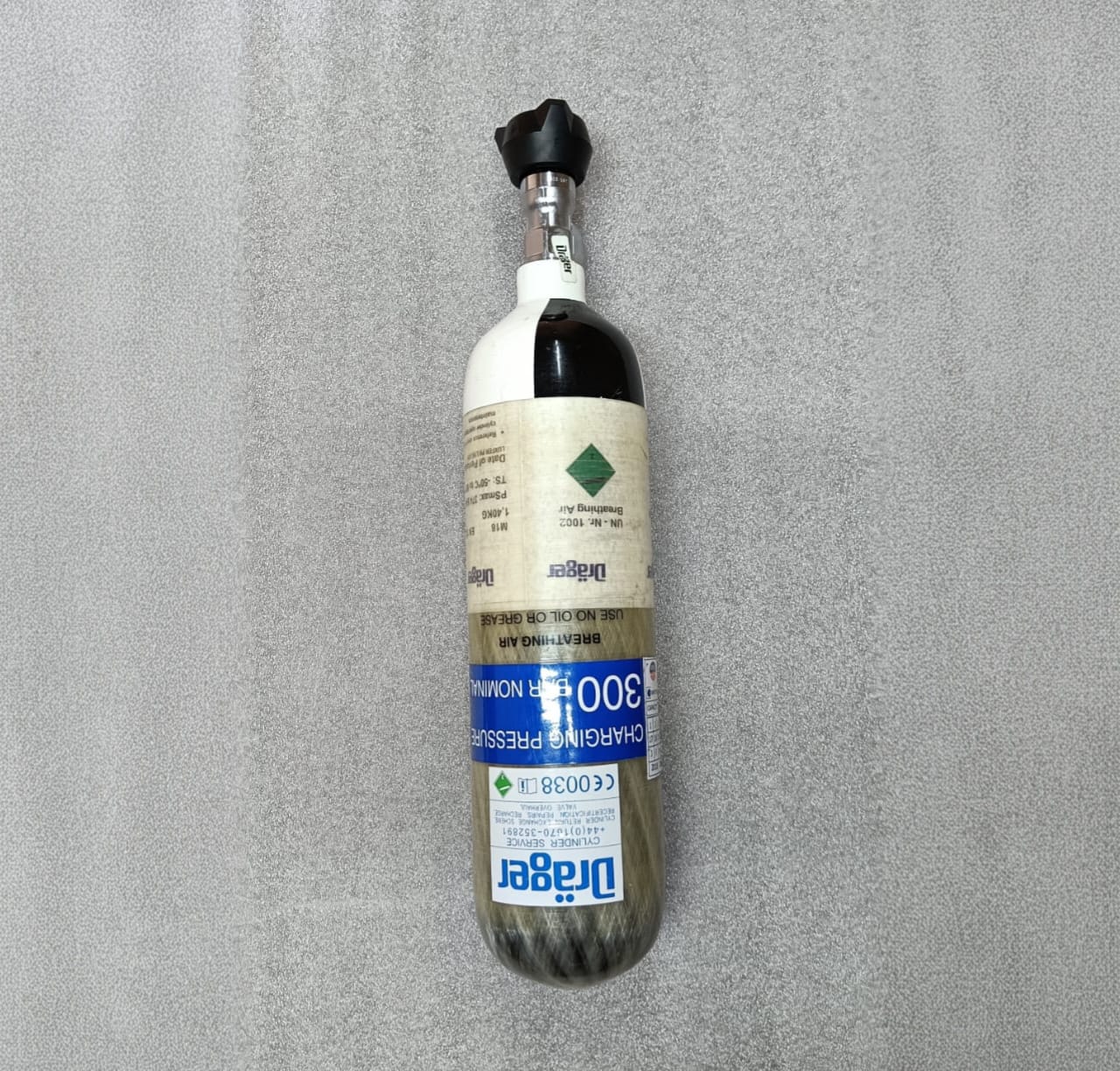 Drager 2L carbon PCP cylinder valve thread close-up