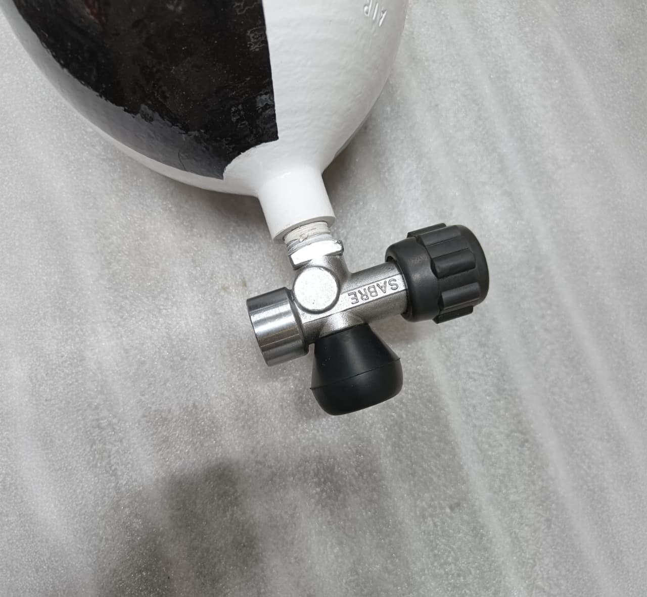 Drager 9L steel PCP cylinder valve close-up