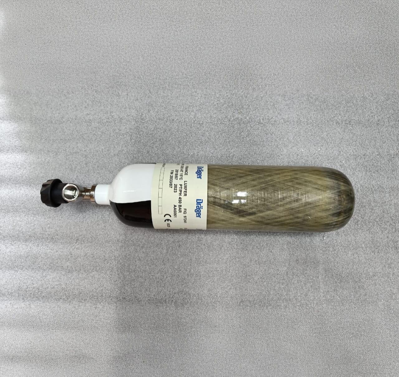 Drager 3L carbon PCP cylinder valve thread close-up