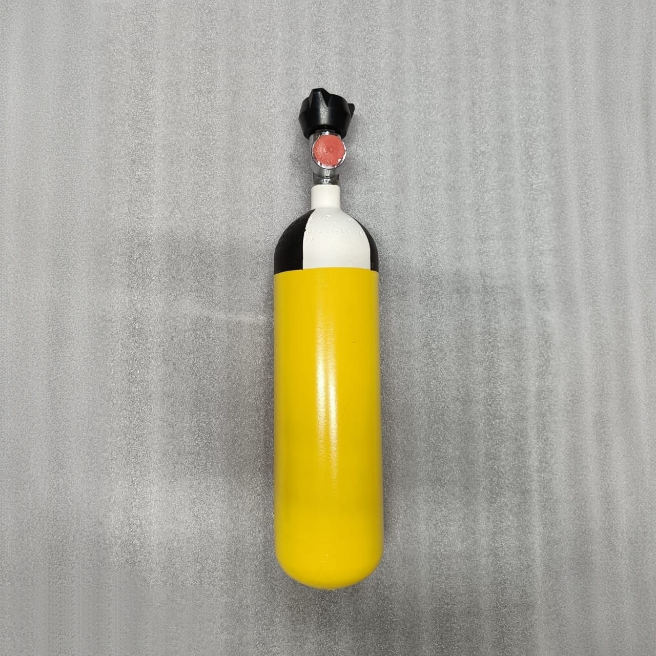 3L steel PCP cylinder valve close-up