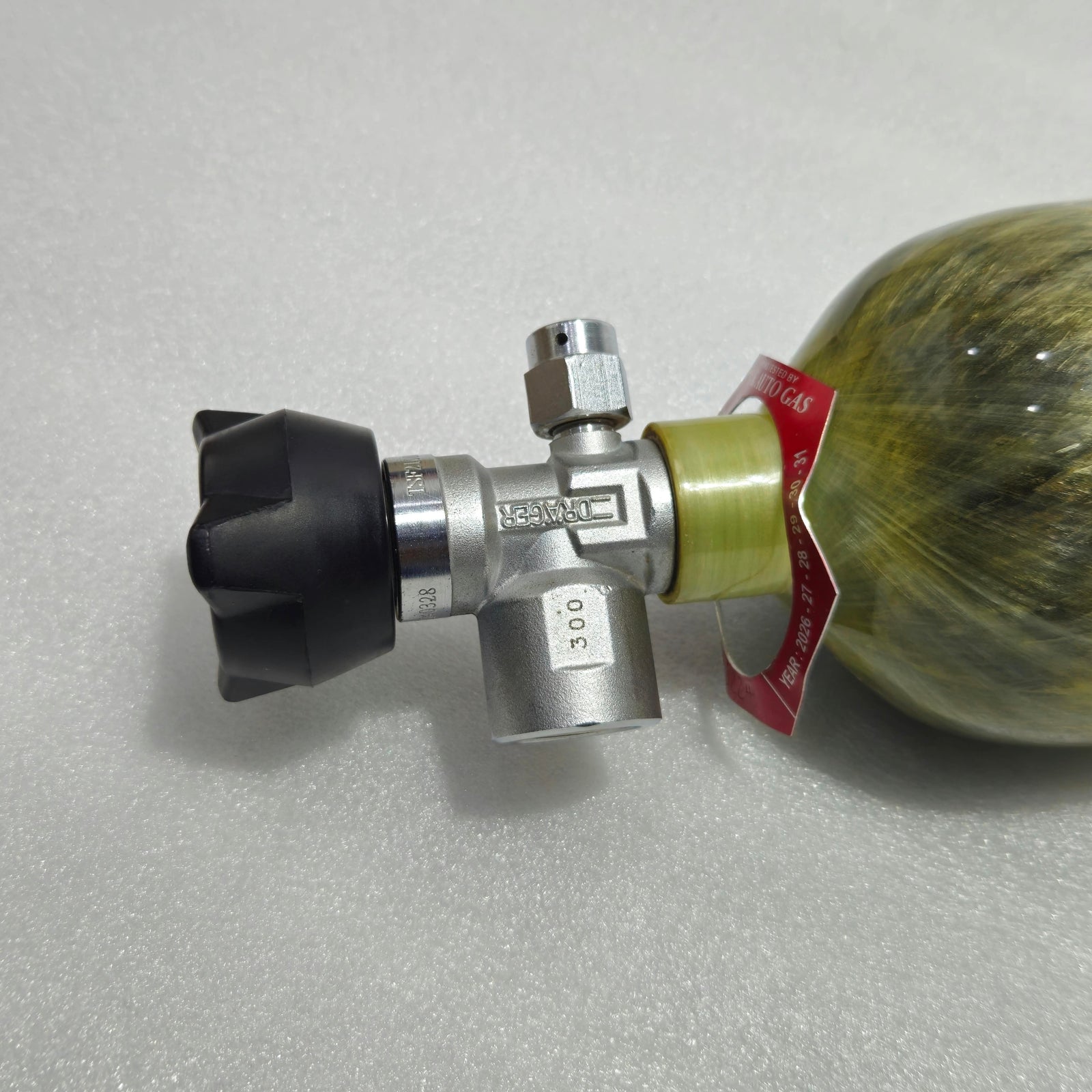 Drager cylinder valve 300 bar fitted on 3L carbon PCP cylinder